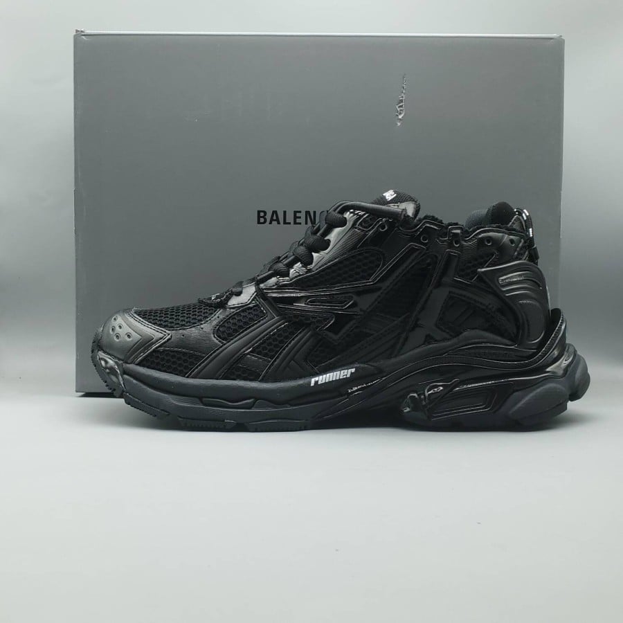 Balenciag* Runner Sneaker