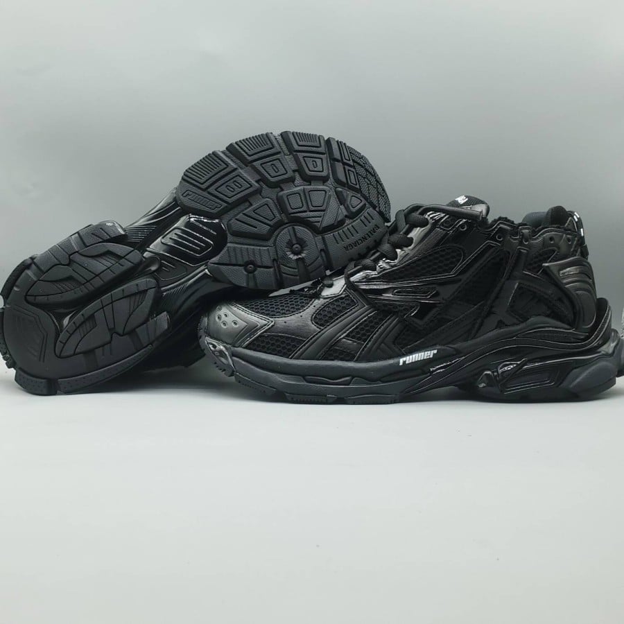 Balenciag* Runner Sneaker
