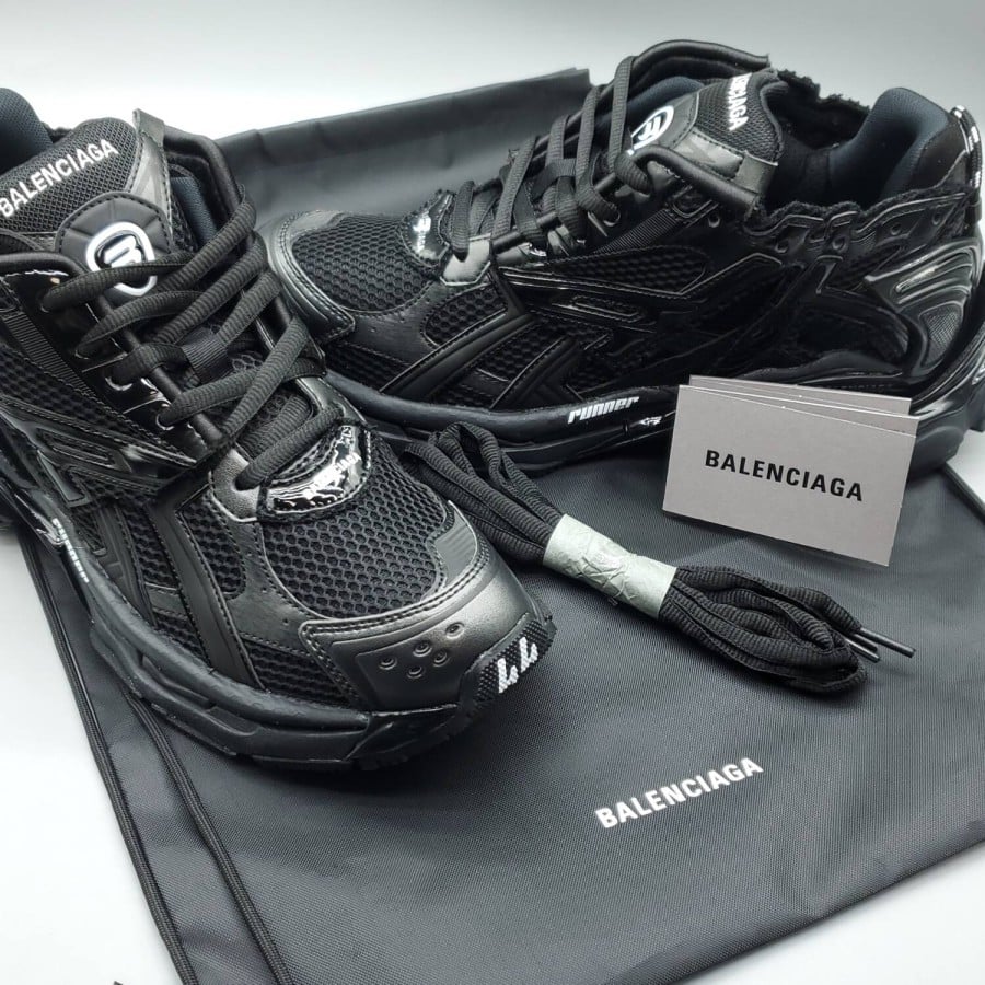 Balenciag* Runner Sneaker