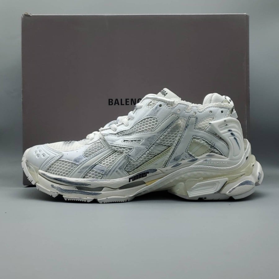 Balenciag* Runner Sneaker