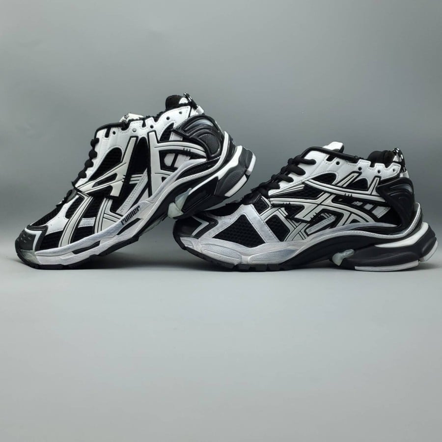 Balenciag* Runner Sneaker