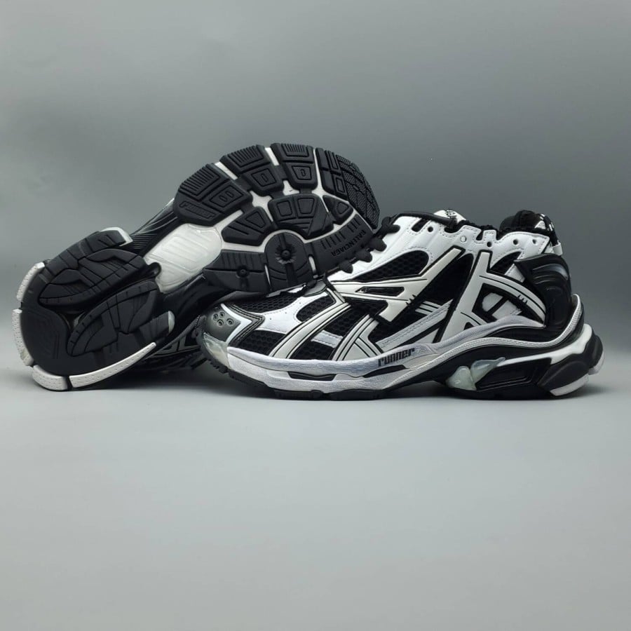Balenciag* Runner Sneaker