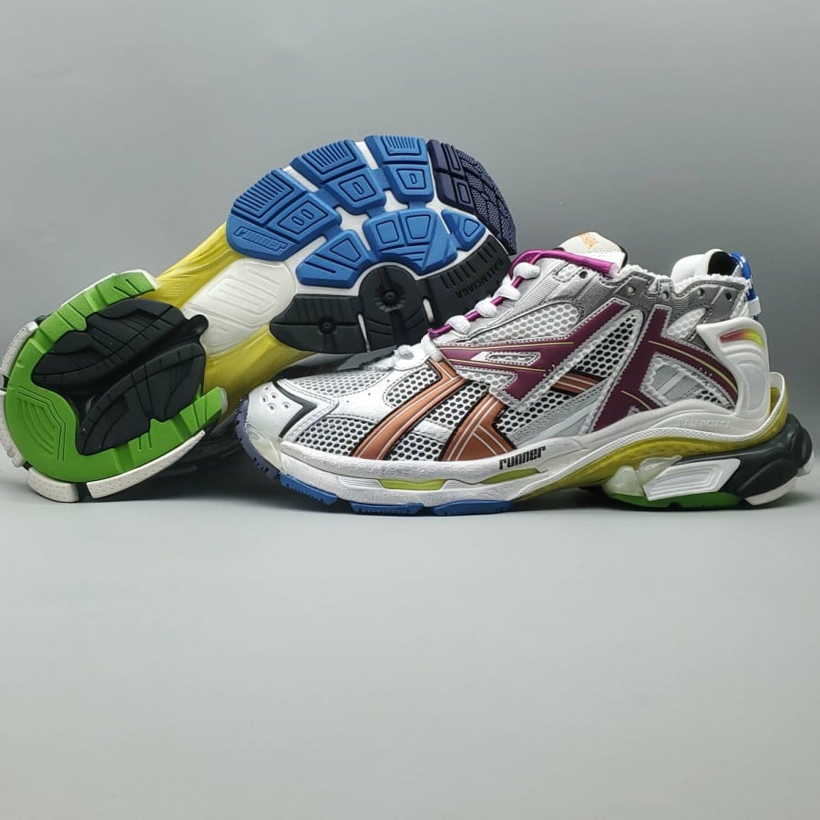 Balenciag* Runner Sneaker