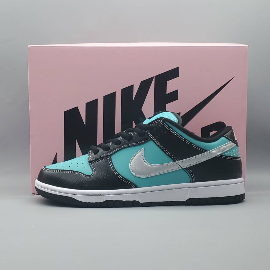 Di*m*nd supply co. x dunk low pro sb 