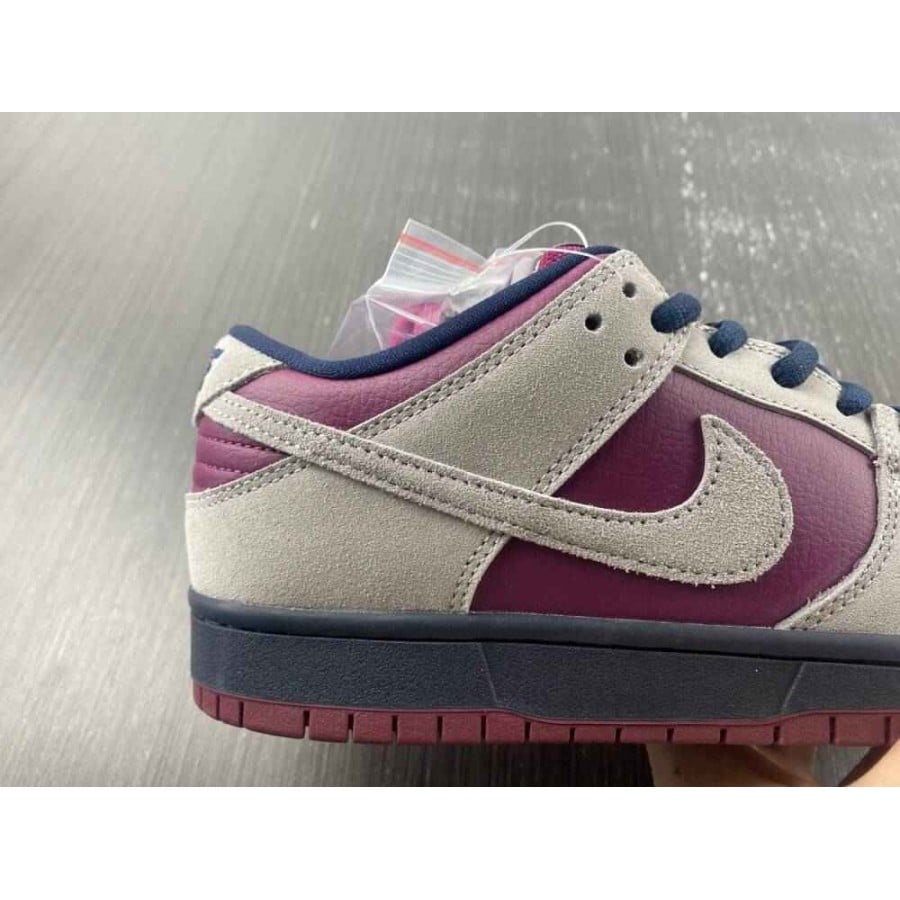 Dunk Low SB