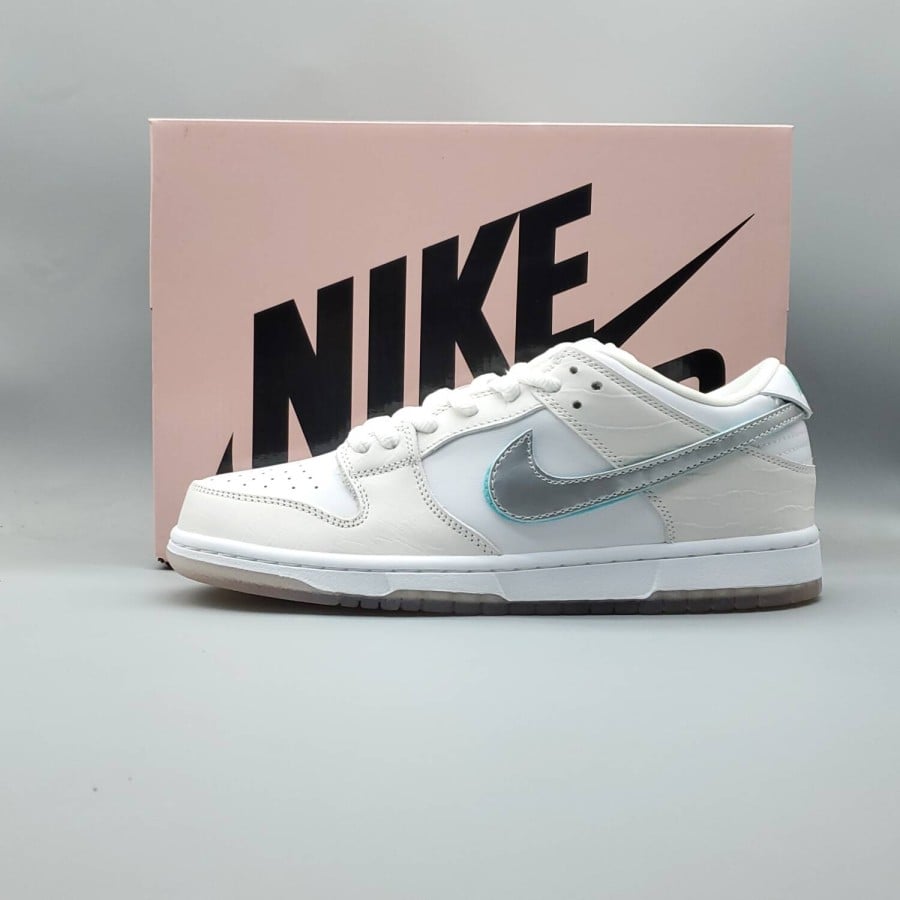 Diamond Supply Co. x Dunk Low Pro SB