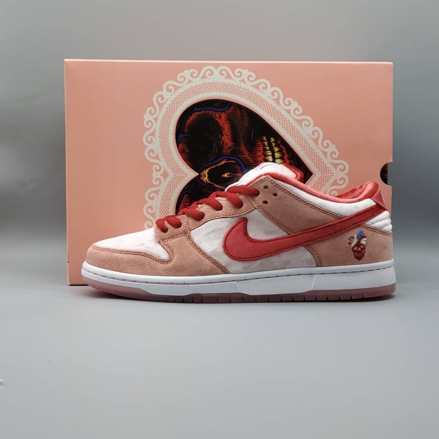 StrangeLove x Dunk Low SB