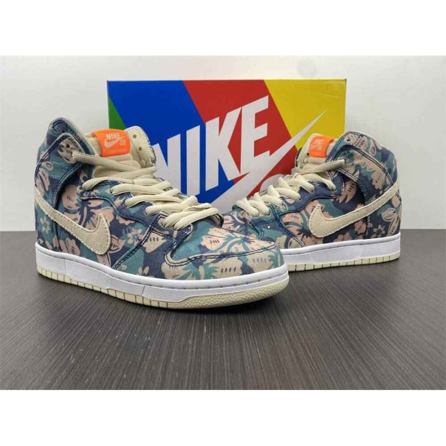 Dunk High SB