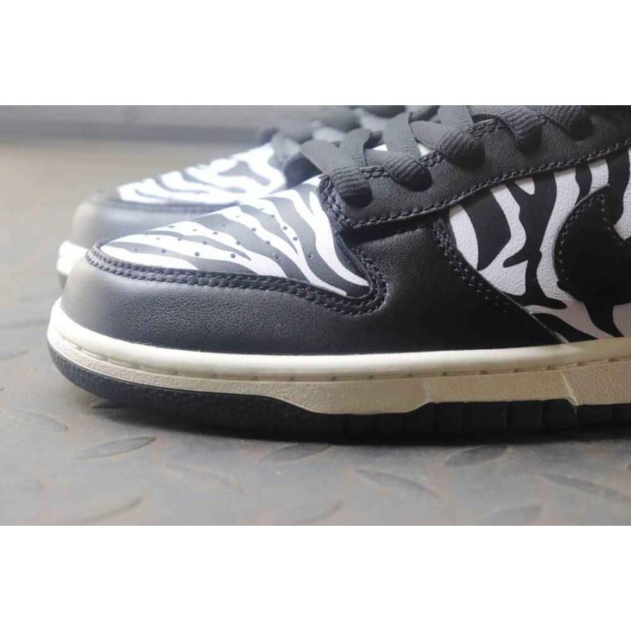 Quartersnacks x Dunk Low SB