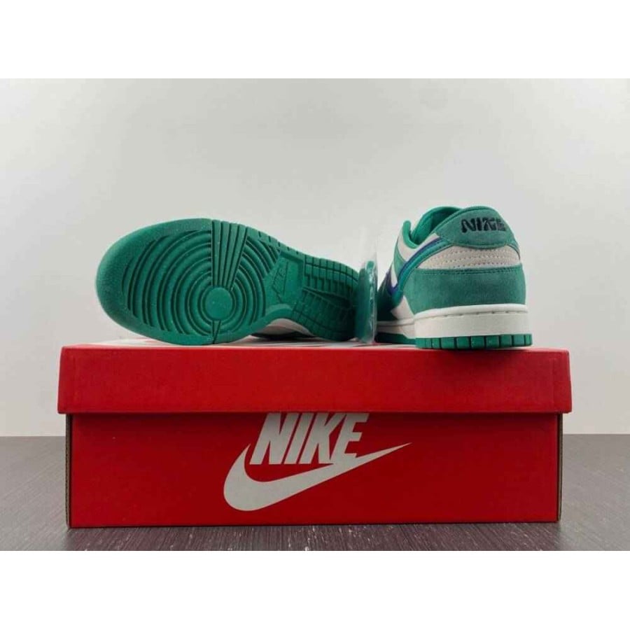 Wmns Dunk Low SE
