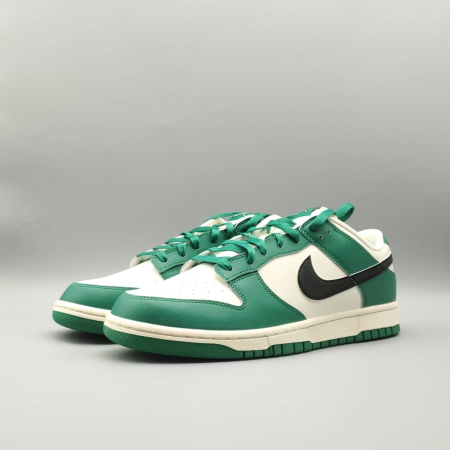 Dunk Low SE