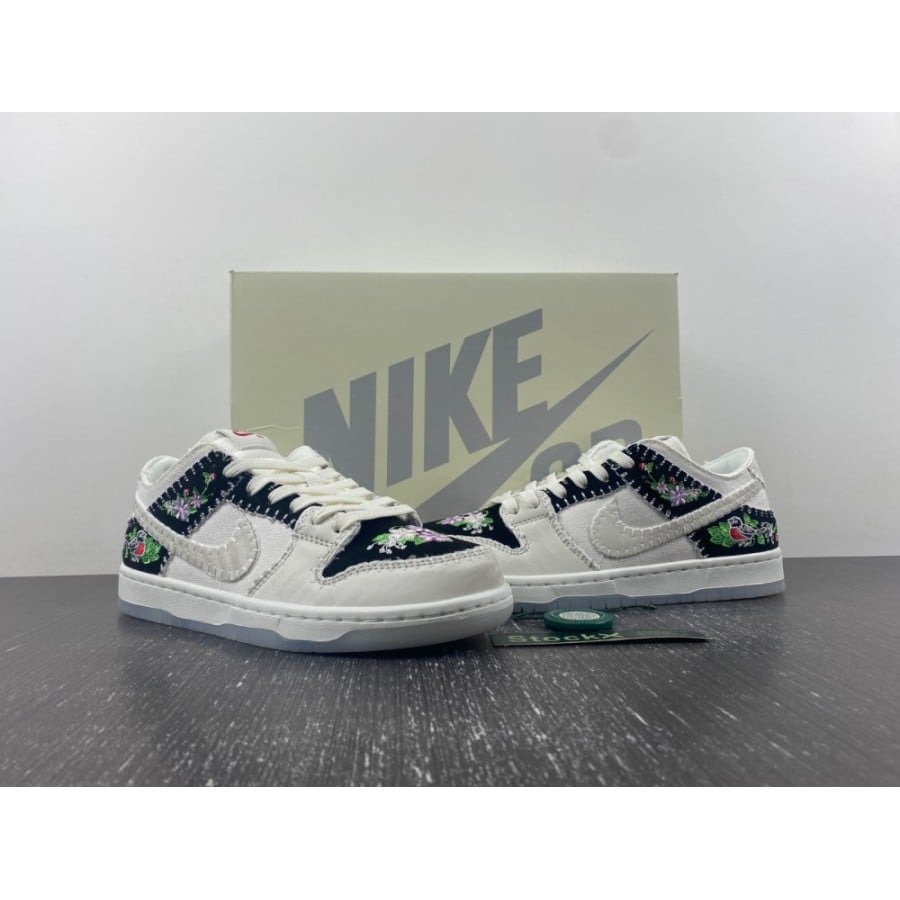 Dunk Low Decon SB