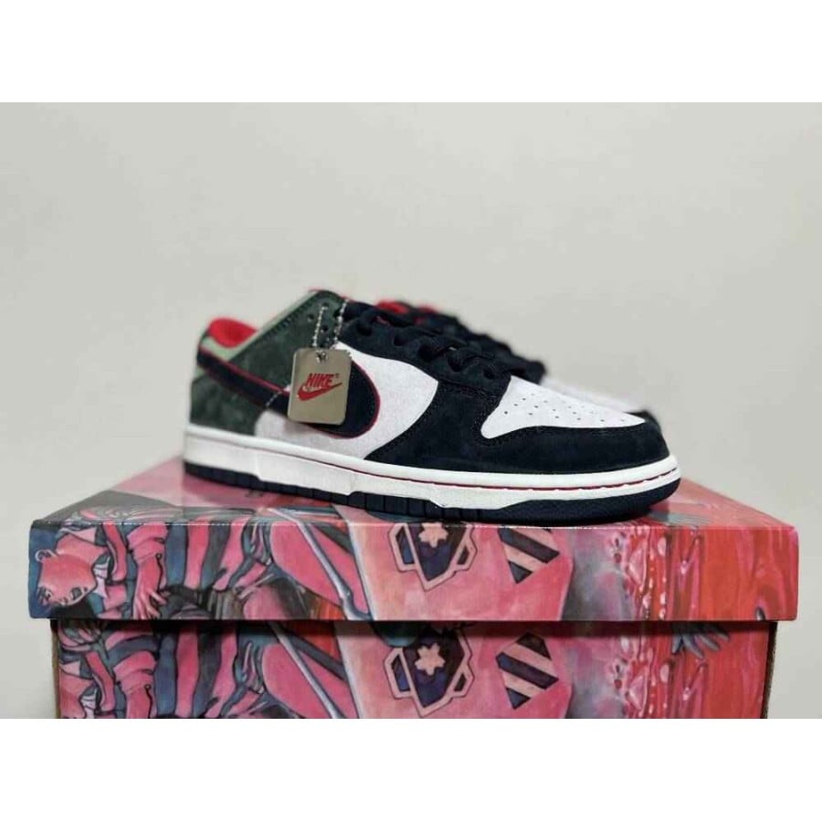 Otomo Katsuhiro x Nike SB Dunk Low