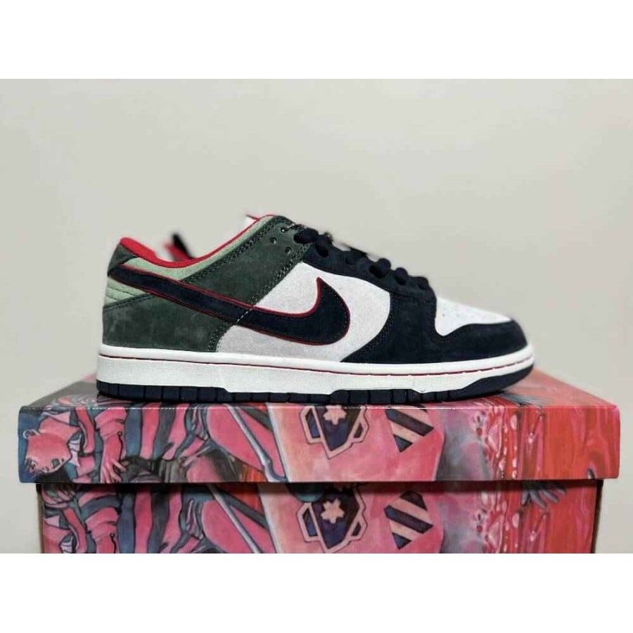 Otomo Katsuhiro x Nike SB Dunk Low