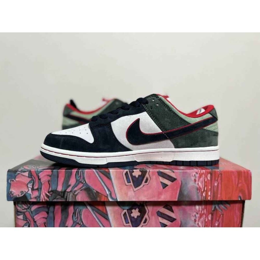 Otomo Katsuhiro x Nike SB Dunk Low