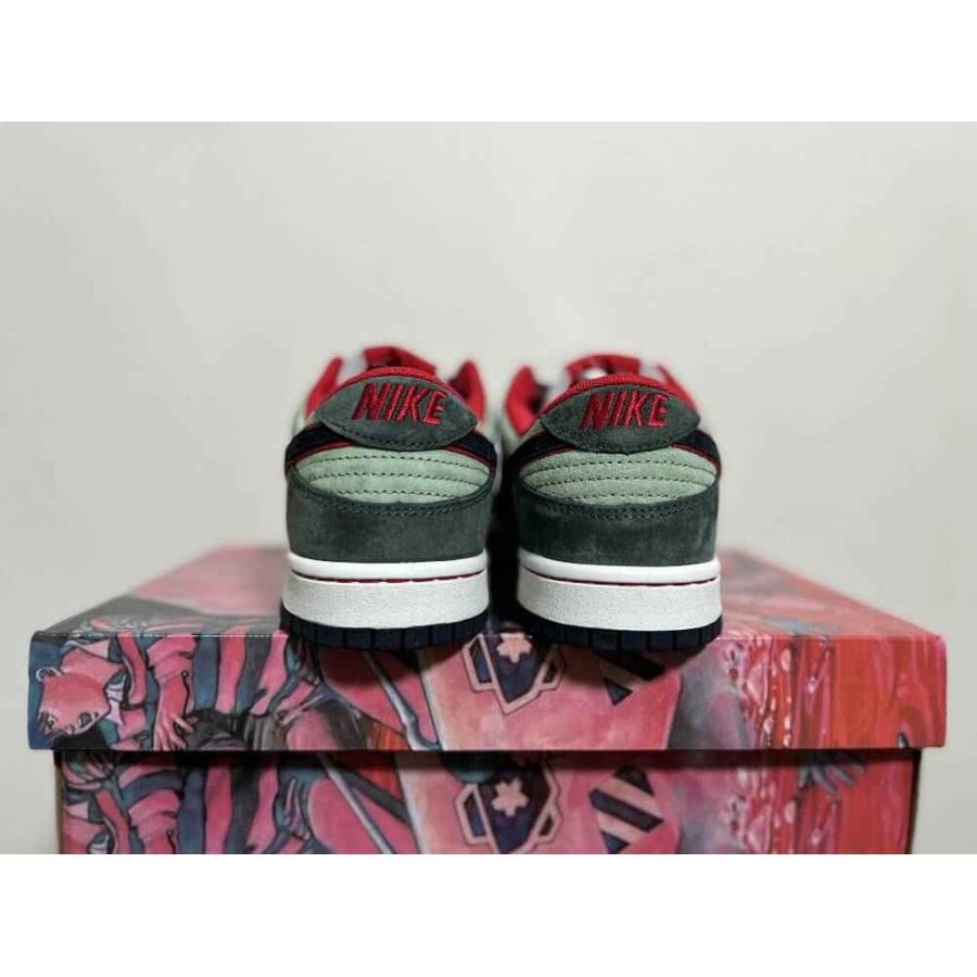Otomo Katsuhiro x Nike SB Dunk Low