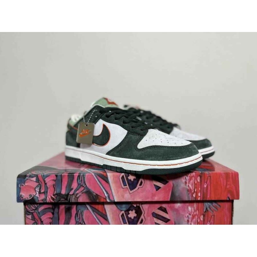 Otomo Katsuhiro x Nike SB Dunk Low