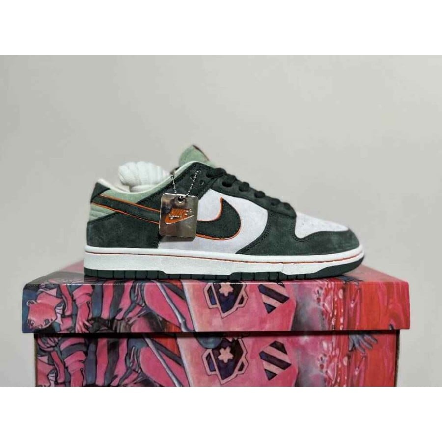 Otomo Katsuhiro x Nike SB Dunk Low