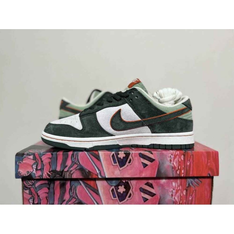 Otomo Katsuhiro x Nike SB Dunk Low