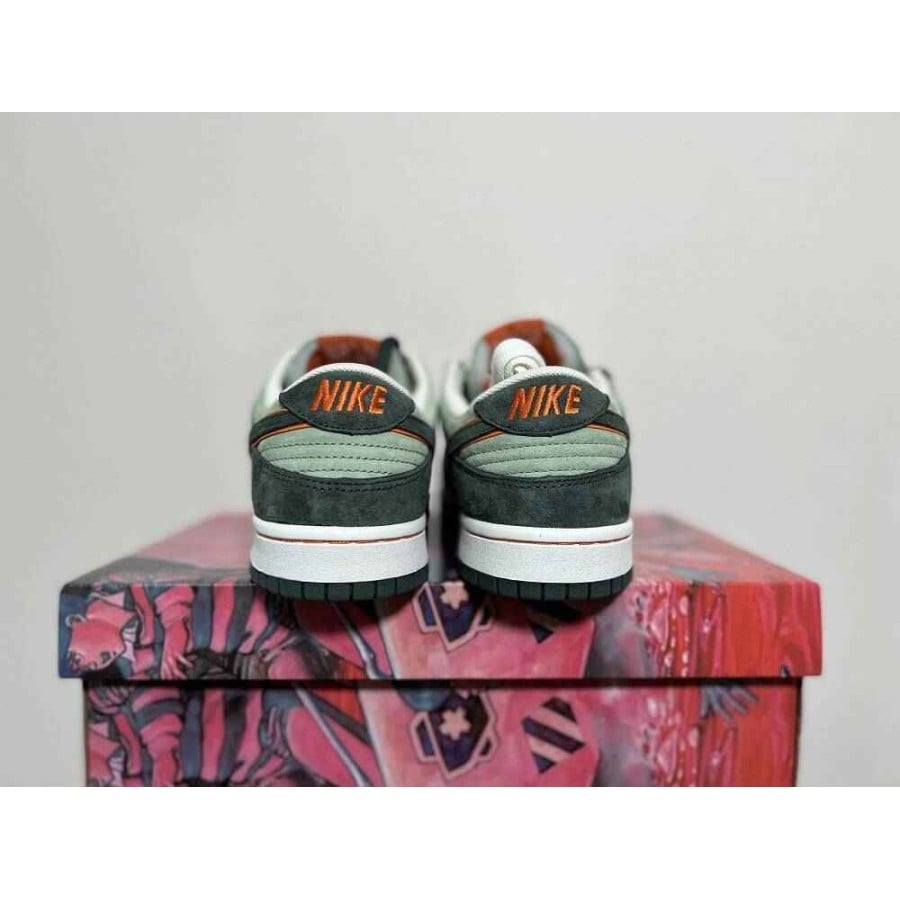 Otomo Katsuhiro x Nike SB Dunk Low