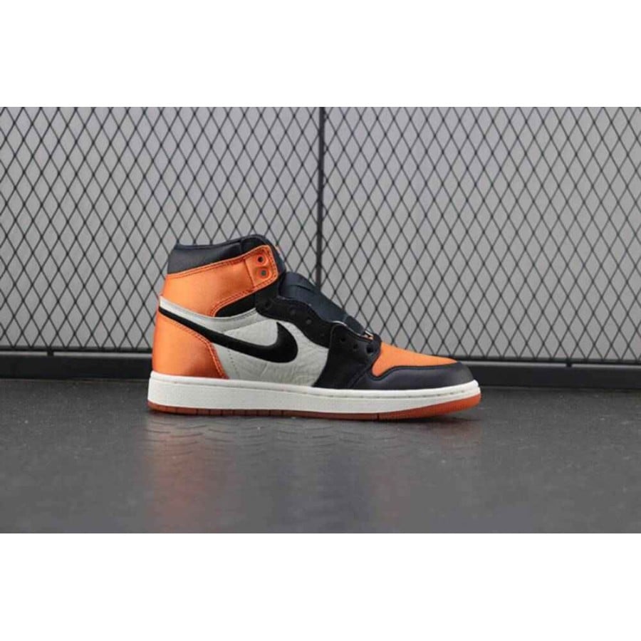 Wmns Air Jordan 1 Retro High OG