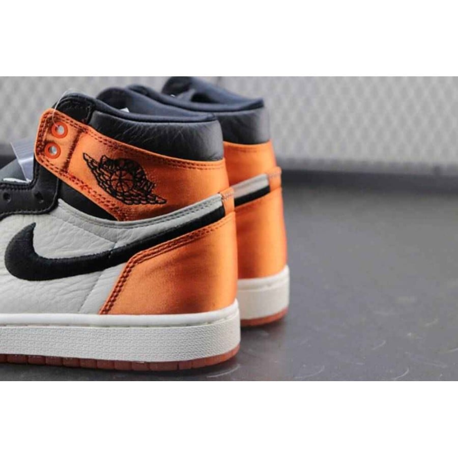 Wmns Air Jordan 1 Retro High OG
