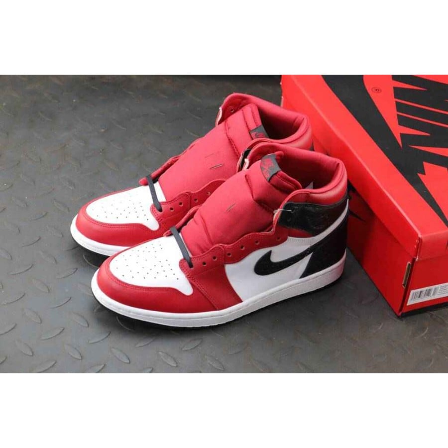 Wmns Air Jordan 1 Retro High OG