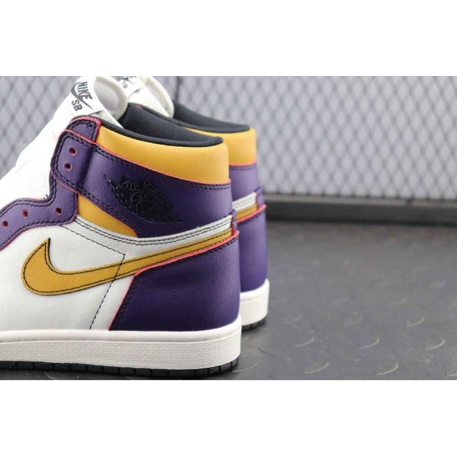 Air Jordan 1 Retro High SB