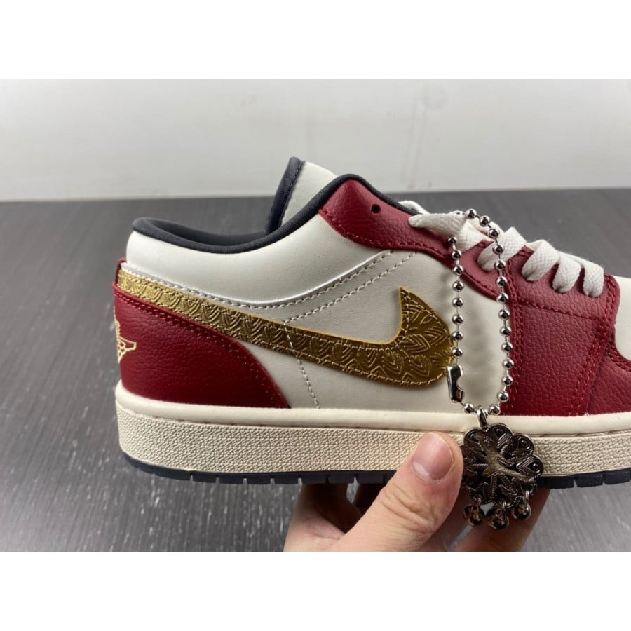 Wmns Air Jordan 1 Low SE