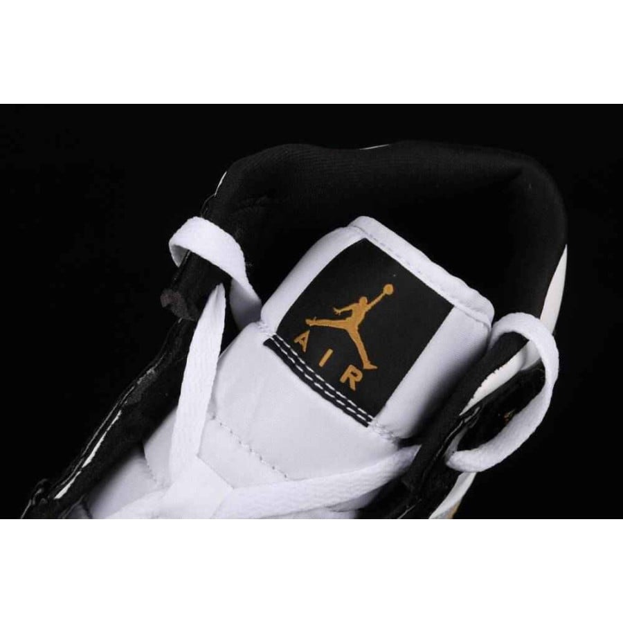 Air Jordan 1 Mid Patent