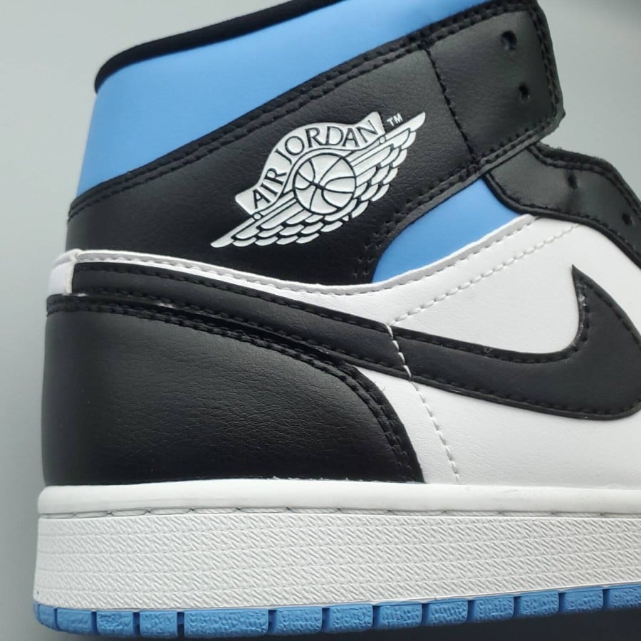 Wmns Air Jordan 1 Mid