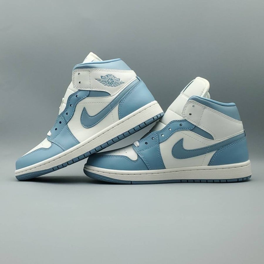Wmns Air Jordan 1 Mid