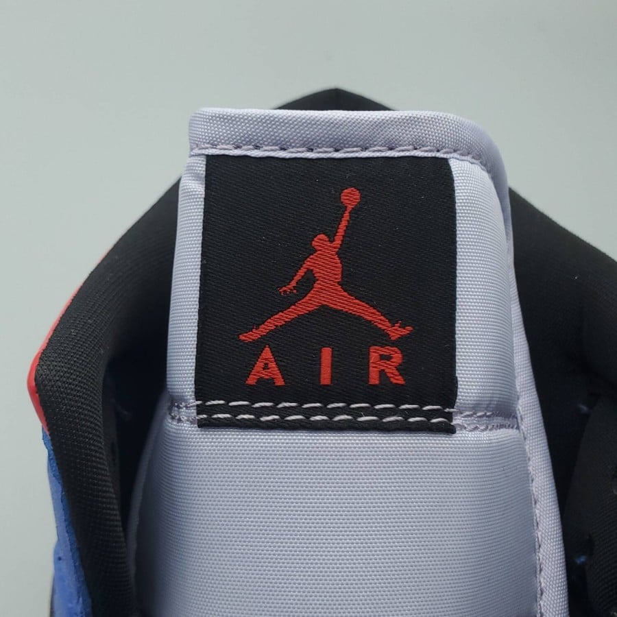 Wmns Air Jordan 1 Mid SE