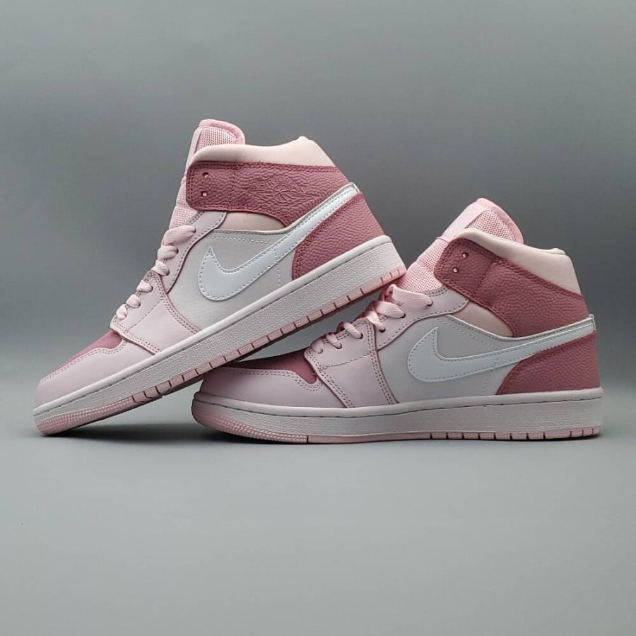 Wmns Air Jordan 1 Mid