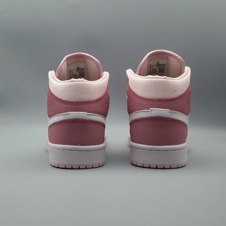 Wmns Air Jordan 1 Mid