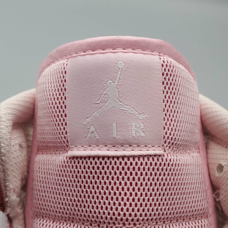 Wmns Air Jordan 1 Mid
