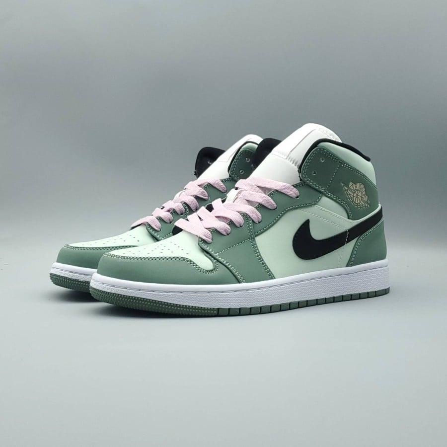Wmns Air Jordan 1 Mid SE