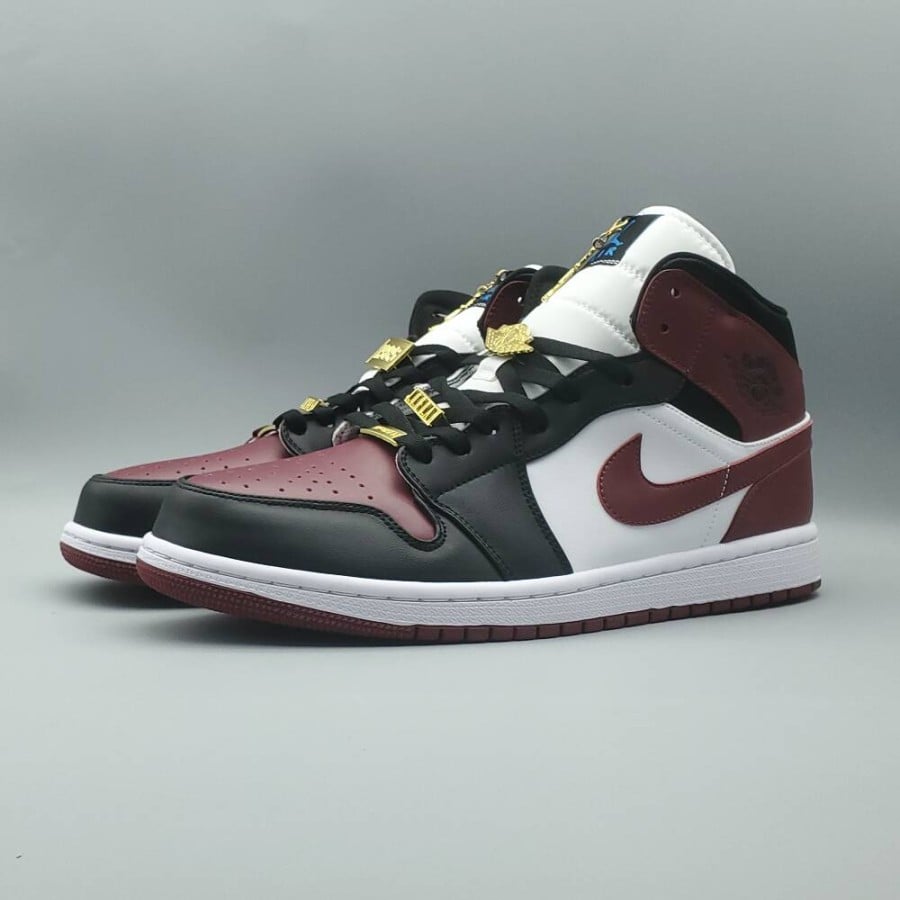 Wmns Air Jordan 1 Mid SE