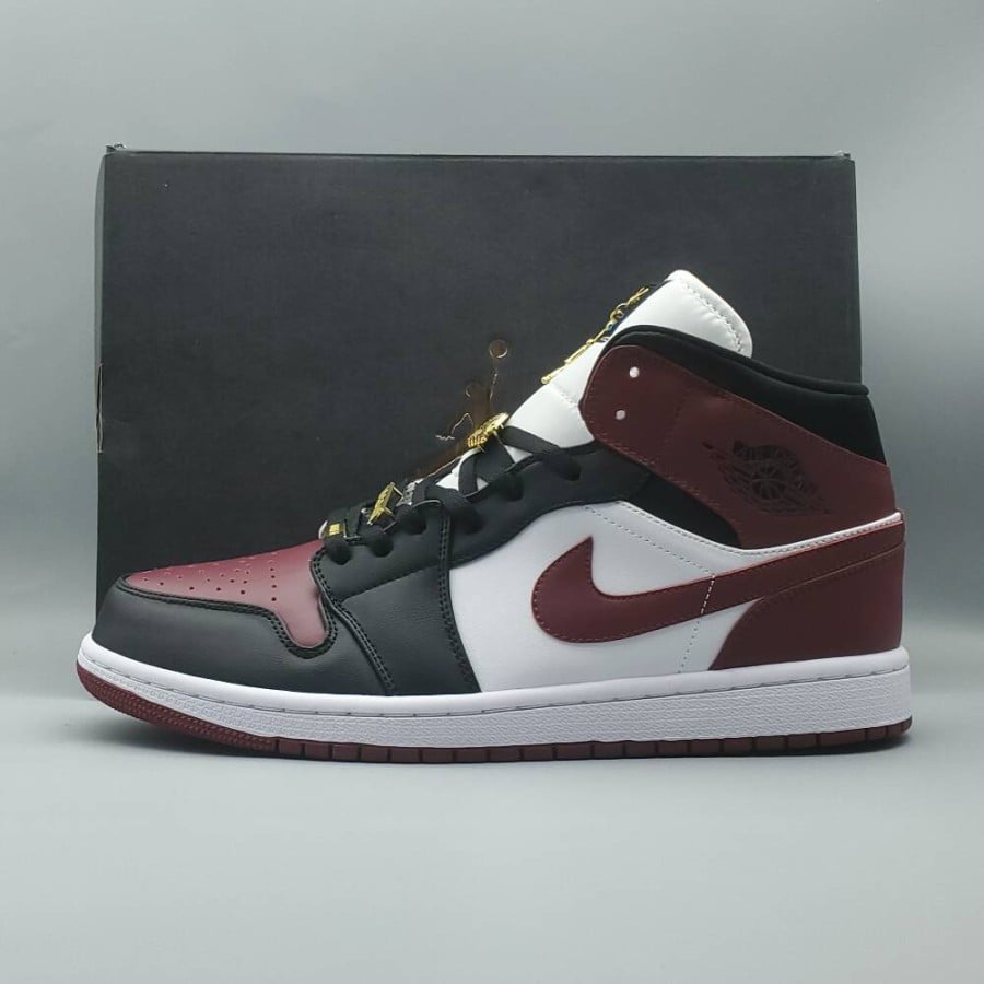 Wmns Air Jordan 1 Mid SE
