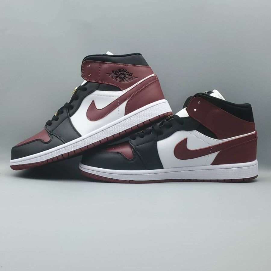 Wmns Air Jordan 1 Mid SE