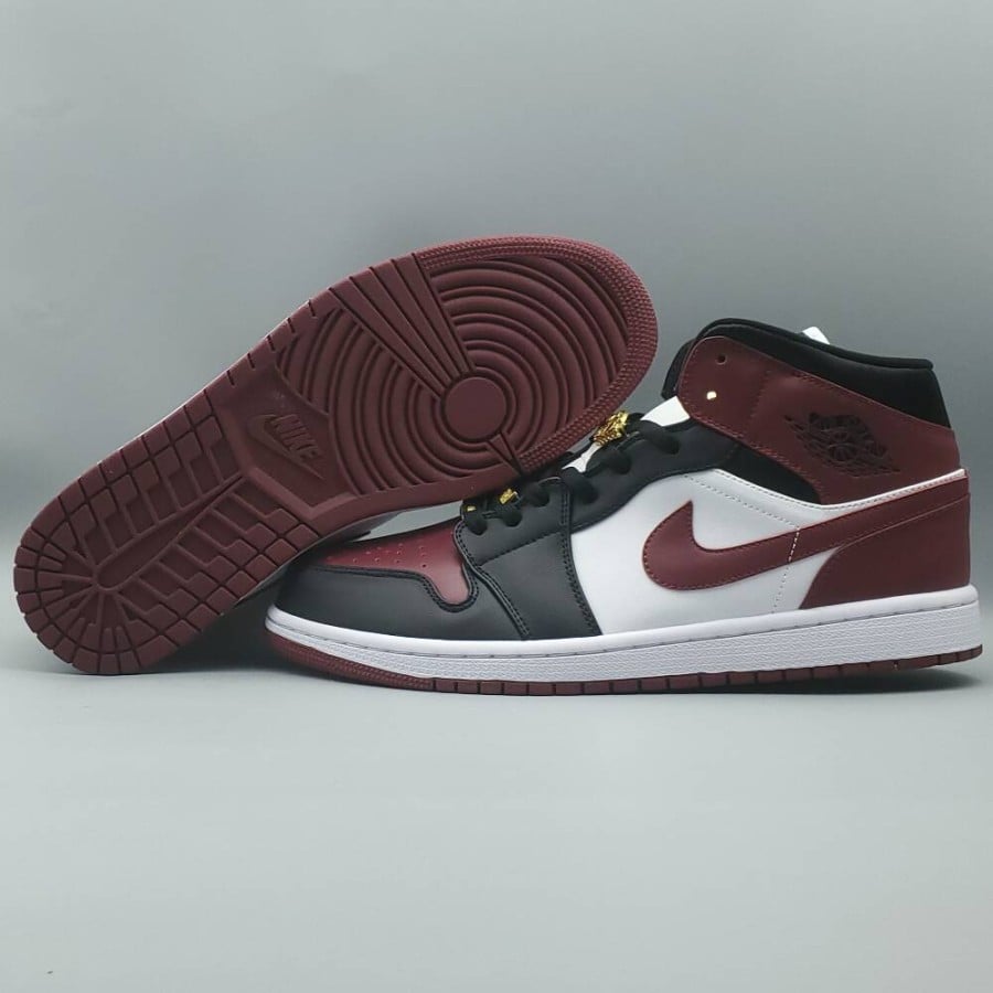 Wmns Air Jordan 1 Mid SE