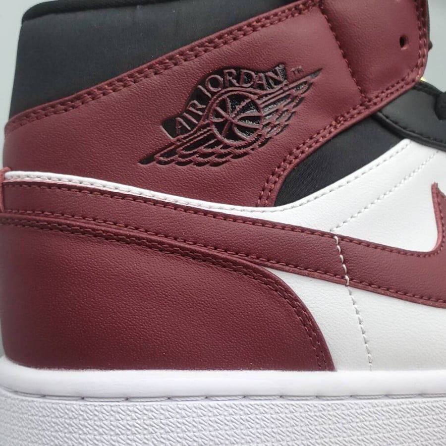 Wmns Air Jordan 1 Mid SE