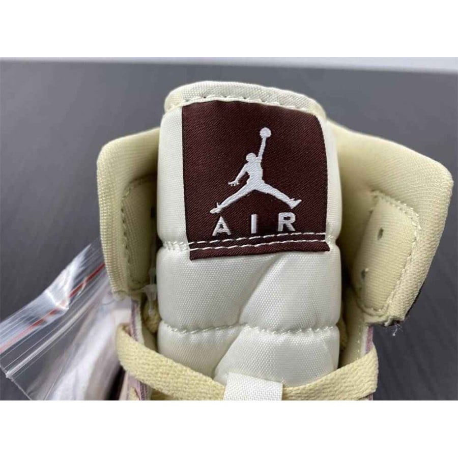 Wmns Air Jordan 1 Mid SE