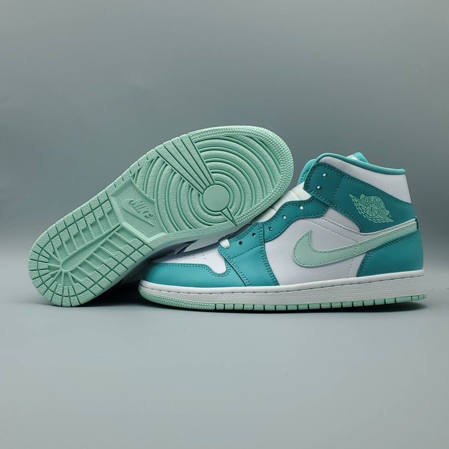 Wmns Air Jordan 1 Mid