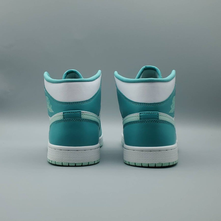 Wmns Air Jordan 1 Mid