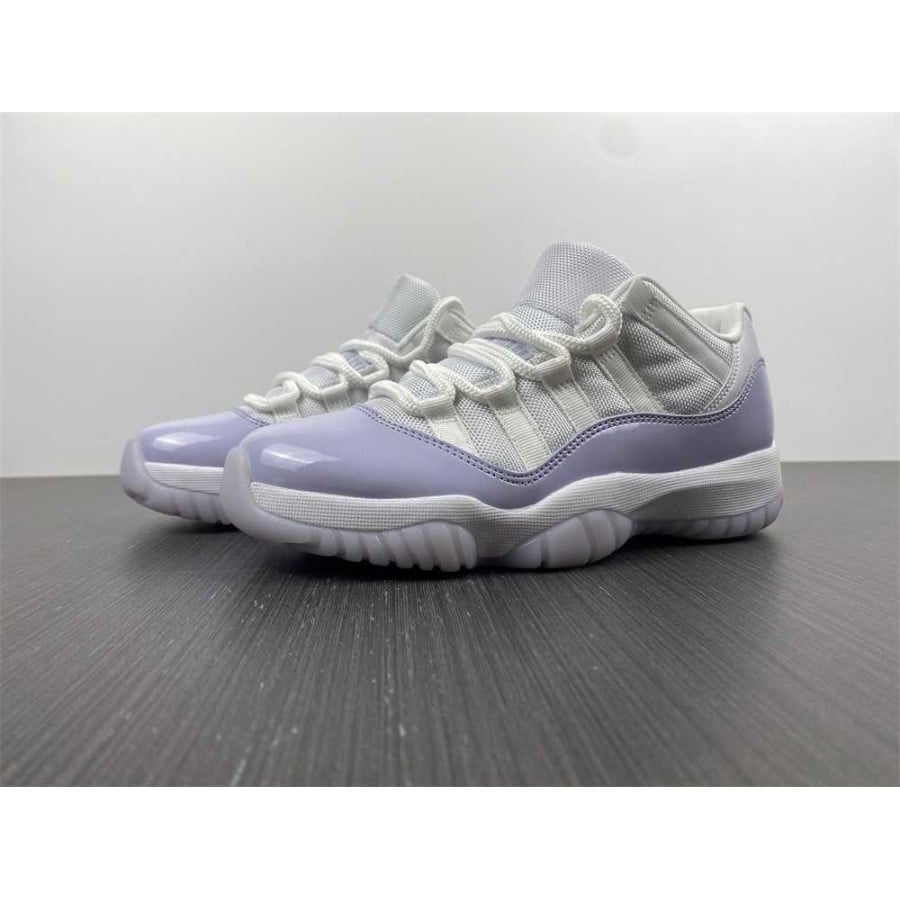 Wmns Air Jordan 11 Retro Low