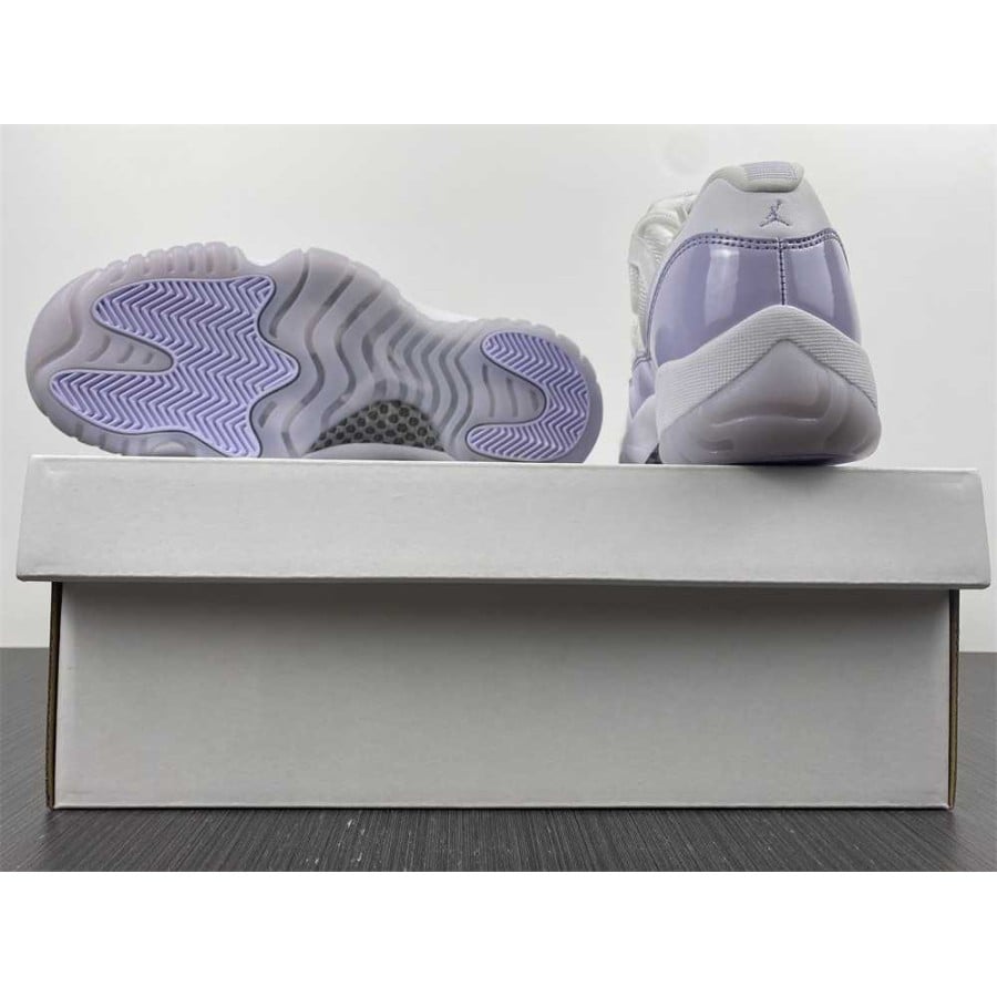 Wmns Air Jordan 11 Retro Low