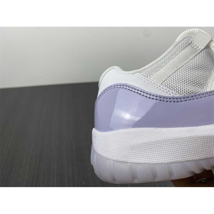 Wmns Air Jordan 11 Retro Low