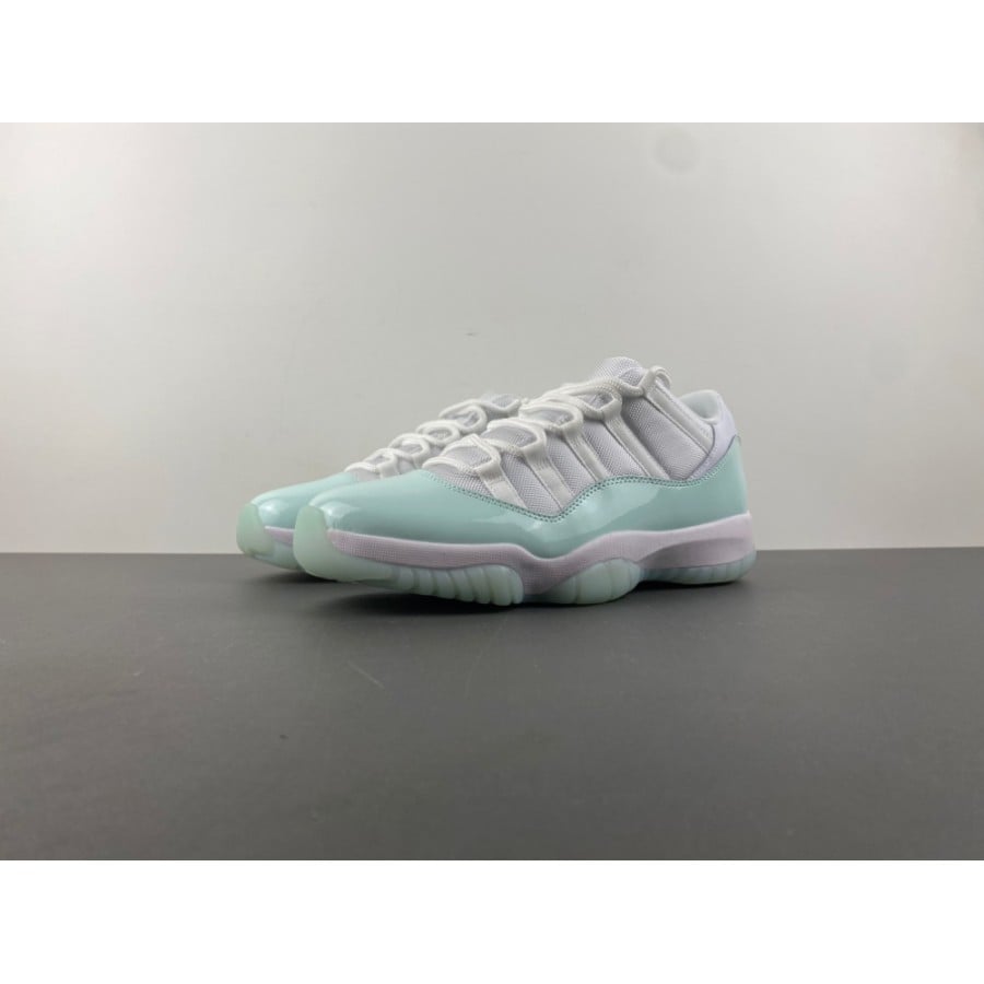 Wmns Air Jordan 11 Retro Low
