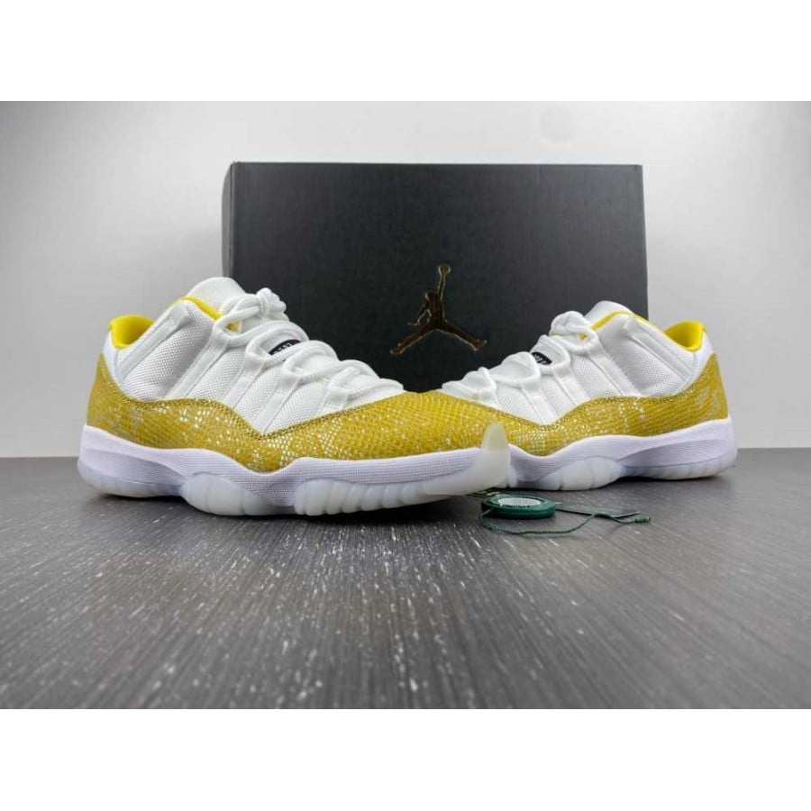 Wmns Air Jordan 11 Low